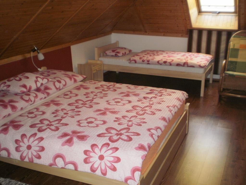 Privat Buk 100 Apartman Jindřichŭv Hradec Szoba fotó