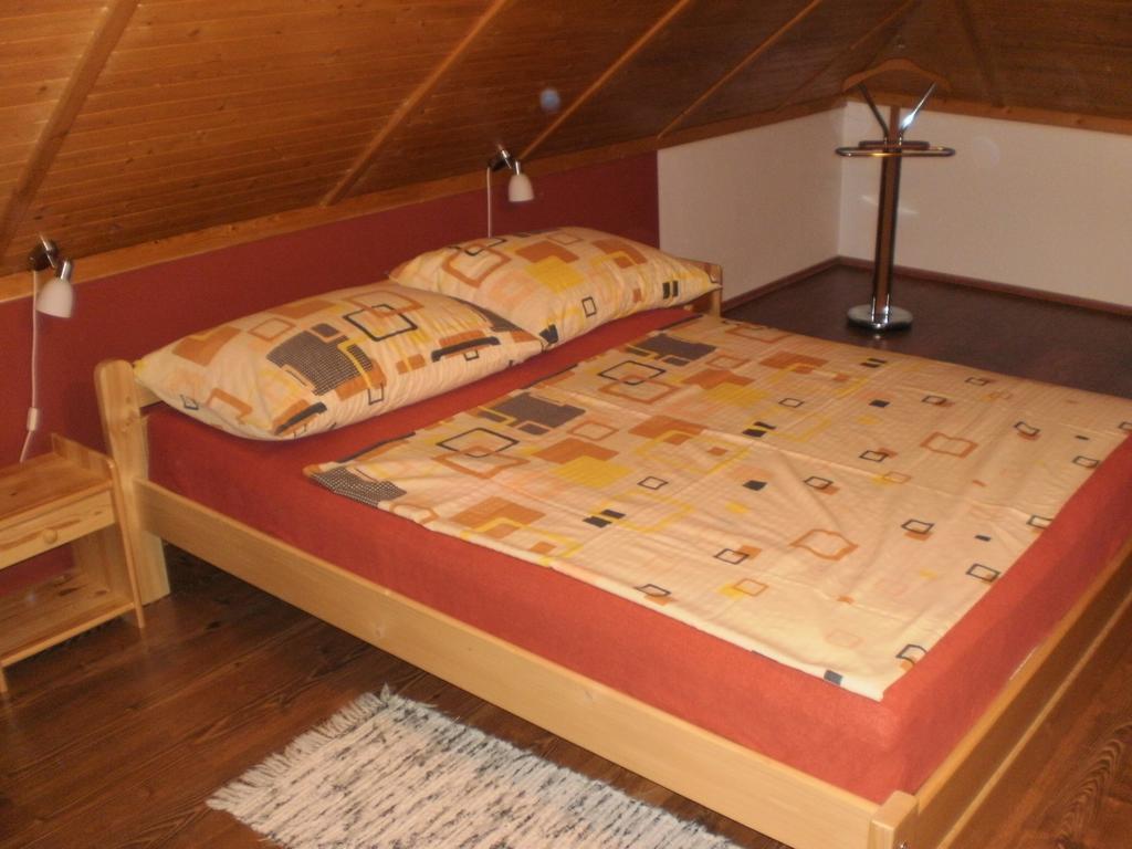 Privat Buk 100 Apartman Jindřichŭv Hradec Kültér fotó