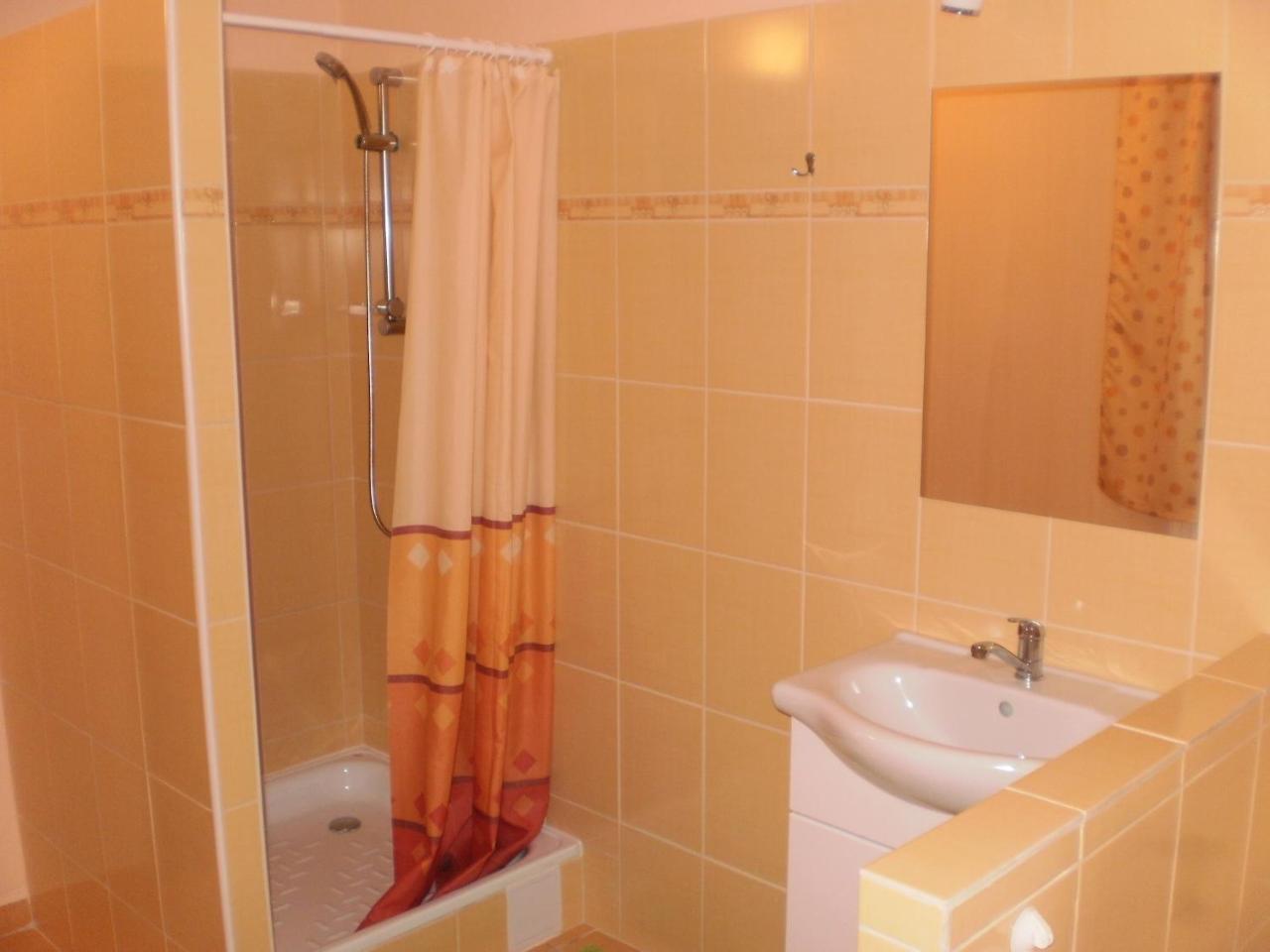 Privat Buk 100 Apartman Jindřichŭv Hradec Kültér fotó